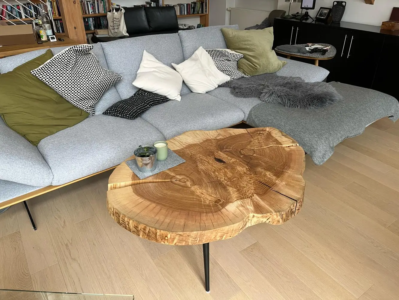 Baumscheibentisch für das Wohnzimmer
