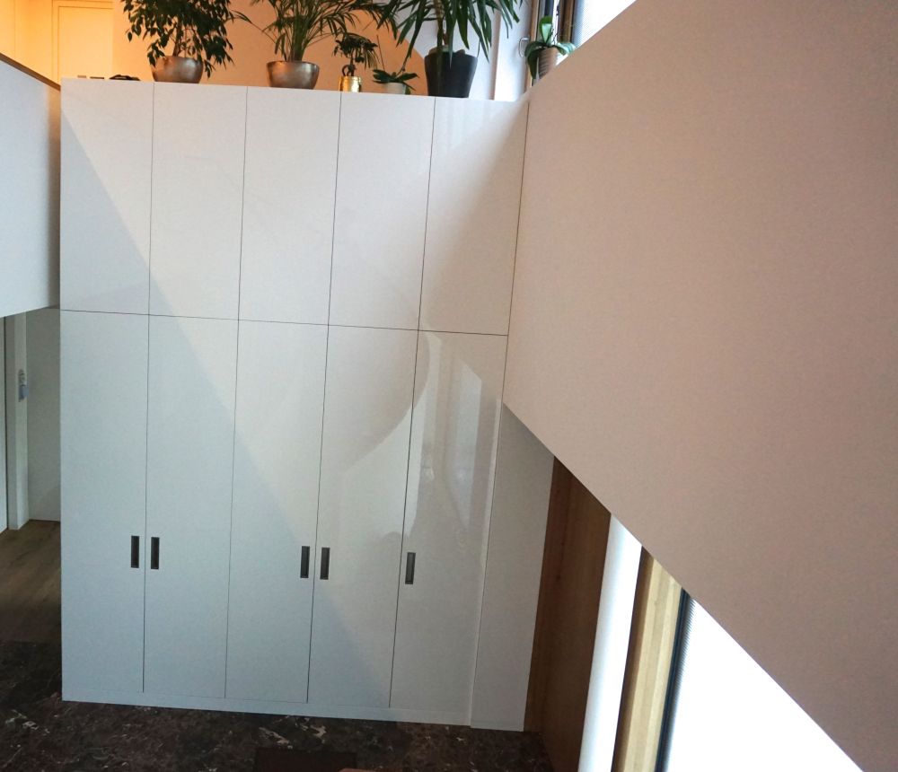 Garderobe über zwei Etagen