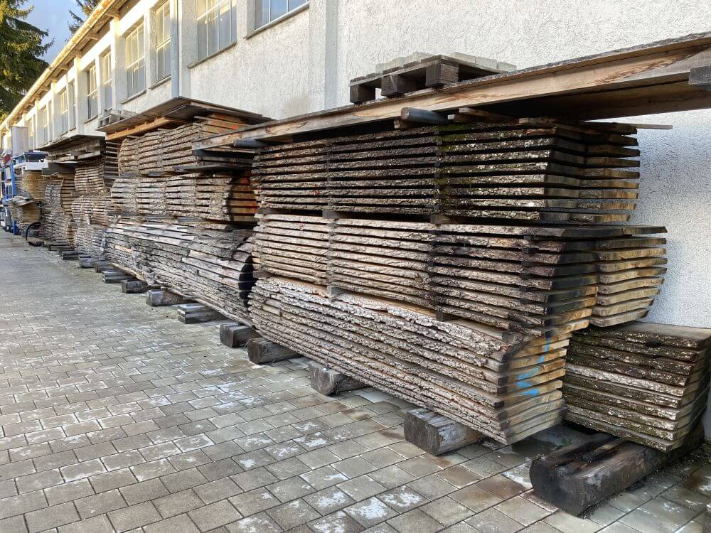 Außenholzlager der Schreinerei Siebenhütter