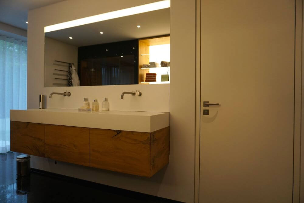 Corian Waschtisch mit Unterbau ais Alt-Eiche